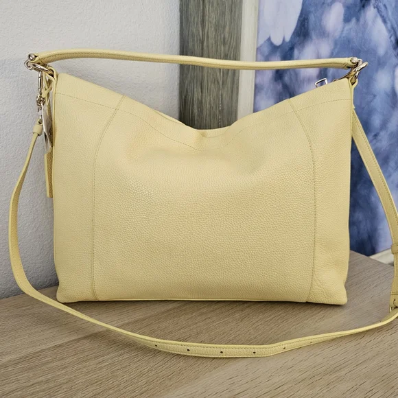 ✨COACH Scout Hobo Shoulder Bag (Like New)(Soft Yellow) - Picture 4 of 16